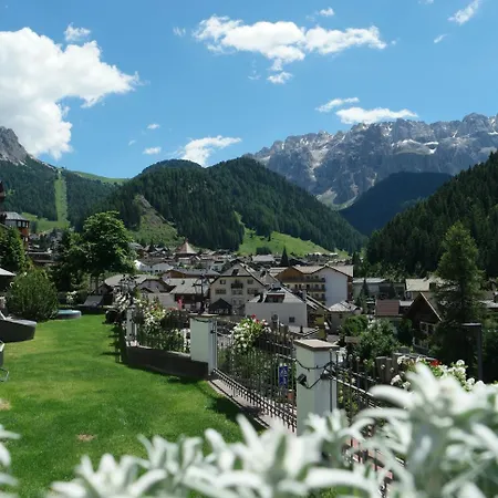 S - Dolomites Design - Adults Recommended 4* Selva di Val Gardena